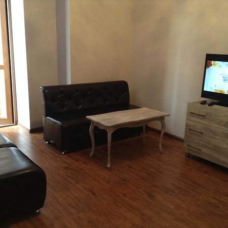 Apartment Sayat-Nova Єреван Номер фото