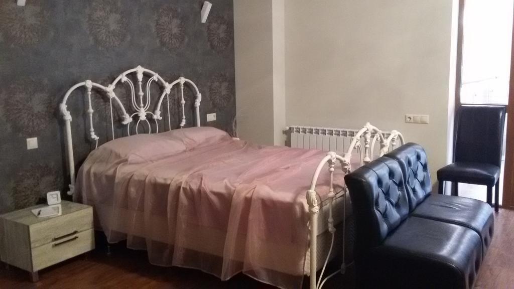 Apartment Sayat-Nova Єреван Номер фото